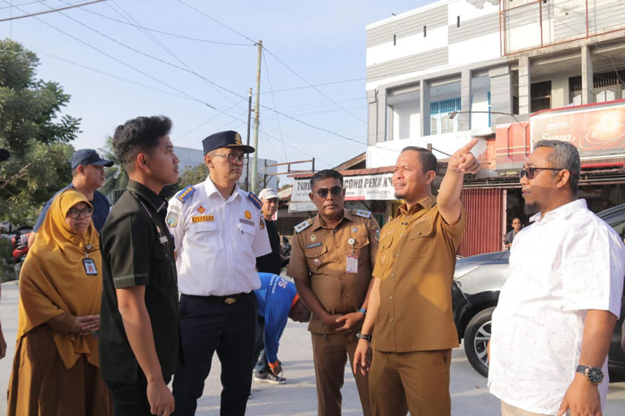 Wako Pekanbaru Agung Nugroho, saat meresmikan jalur baru Jalan Lobak di depan Sekolah Bintang Cendekia, Kecamatan Binawidya, Senin (5/1/2026).