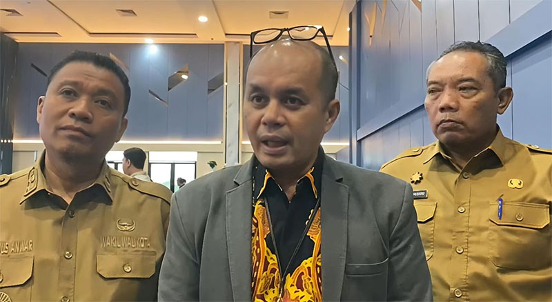Kasubdit Wilayah 1 Direktorat Perencanaan Penganggaran Dirjen Bina Keuangan Daerah Kemendagri, Fernando H Siagian didampingi Wawako Pekanbaru Markarius Anwar usai FGD membahas APBD Pekanbaru 2026.