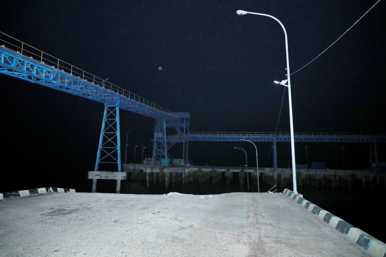 Dermaga pelabuhan dengan lebar 10 meter, panjang sekitar 220 meter di Kawasan Industri Tanjung Buton, Kecamatan Sungai Apit, Kabupaten Siak, ambruk sepanjang 50 meter, Senin (5/1/2026) malam.