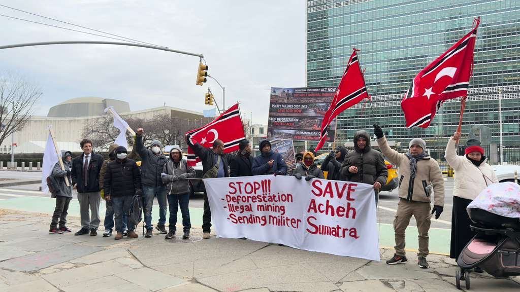 Diaspora Indonesia di Amerika yang mengatasnamakan ACC menggelar aksi demonstrasi damai di depan KBRI di New York dan markas besar PBB, New York City, Senin (5/1/2026).