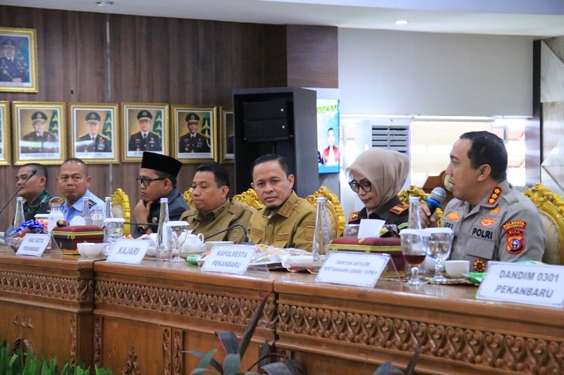 Wali Kota Pekanbaru Agung Nugroho bersama Forkopimda Kota Pekanbaru saat rapat koordinasi khusus di awal tahun 2026.