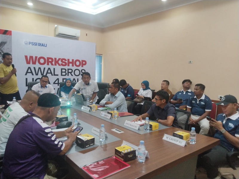 Suasana workshop Liga 4 Zona Riau di Sekretariat PSSI Riau Jalan Pattimura Pekanbaru, Senin (5/6/2026).