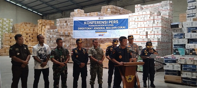 Direktorat Jenderal Bea dan Cukai mengamankan sebanyak 160 juta batang rokok ilegal yang disimpan di sebuah gudang di Kota Pekanbaru.