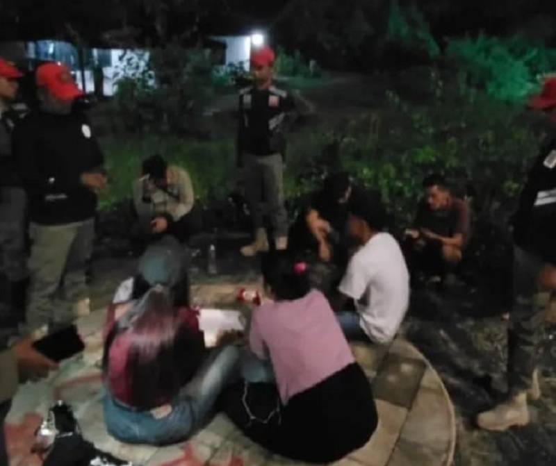Tim Patroli Satpol PP Kabupaten Kampar mengamankan tujuh orang remaja laki-laki dan perempuan dalam kondisi mabuk miras jenis tuak di wilayah Bangkinang Kota, Rabu dini hari.
