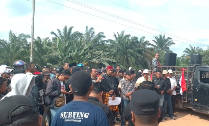 Masyarakat saat menyampaikan aspirasi di wilayah Pinang GS, Kubu Babussalam.
