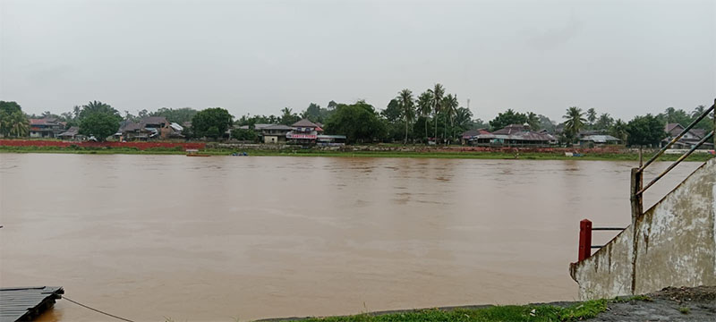 Kondisi Sungai Kuantan di Tepian Narosa Teluk Kuantan, Sabtu (10/1/2026) mengalami penambahan setelah hujan semalam mengguyur Kuansing.
