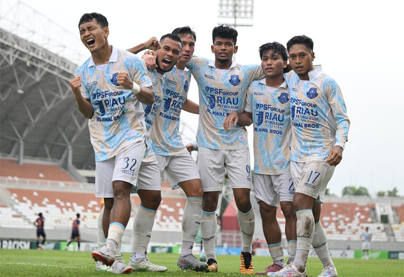 Selebrasi pemain PSPS Usai menjebol gawang Sumsel United, Sabtu (10/1/2026) di Stadion Gelora Sriwijaya Jakabaring, Palembang.