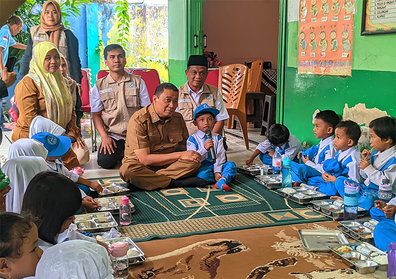 Kedatangan Wakil Wali Kota (Wawako) Pekanbaru, Markarius Anwar, menjadi penanda dimulainya program MBG di TK Negeri 6.