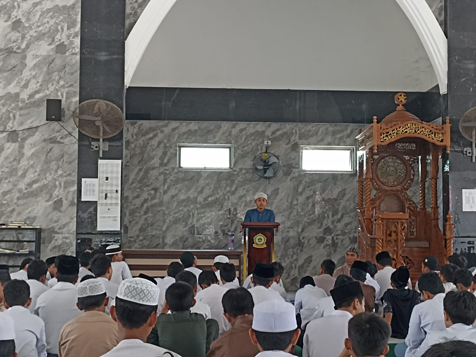Suasana pengembangan kurikulum Bahasa Arab di Pondok Pesantren Ibnu Jarir Bangkinang Kota oleh tim pengabdian Prodi PBA UIR, belum lama ini.