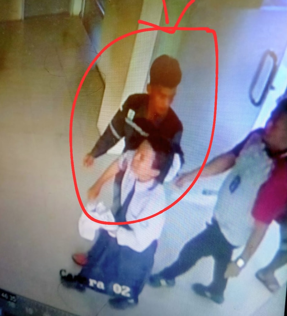 Pelaku tabrak lari warga Kebun Nenas terekam CCTV RSUD Telukkuantan usai mengantarkan korban, Senin (12/1/2026) petang.