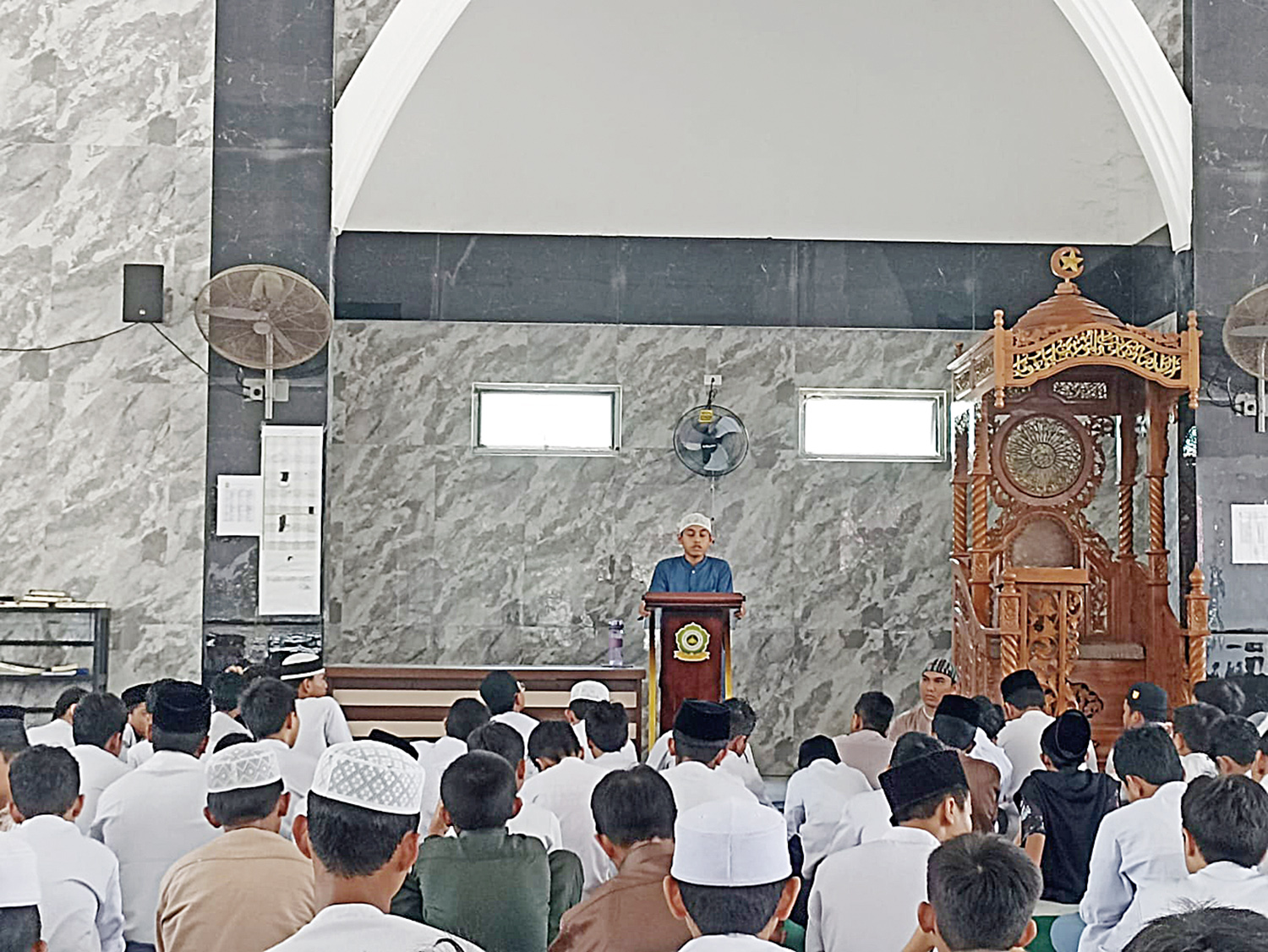 Suasana pengembangan kurikulum Bahasa Arab di Pondok Pesantren Ibnu Jarir Bangkinang Kota oleh tim pengabdian Prodi PBA UIR, belum lama ini.