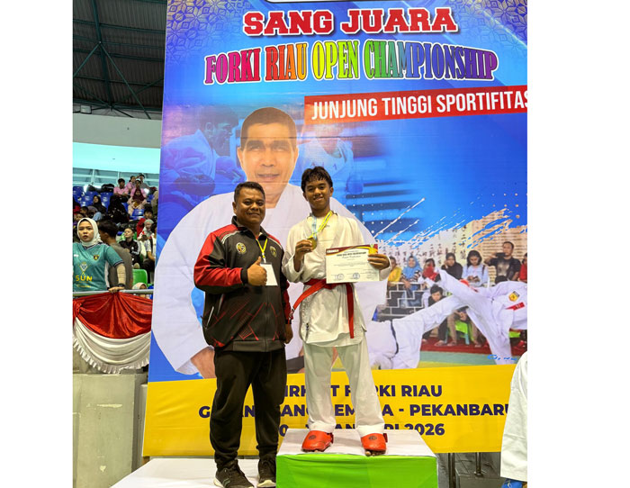 Atlet Forki Kuansing saat berhasil meraih medali emas di Kejuaraan Forki Riau Open Championship 2026,10-11 Januari 2026 di gelangang Remaja Pekanbaru.