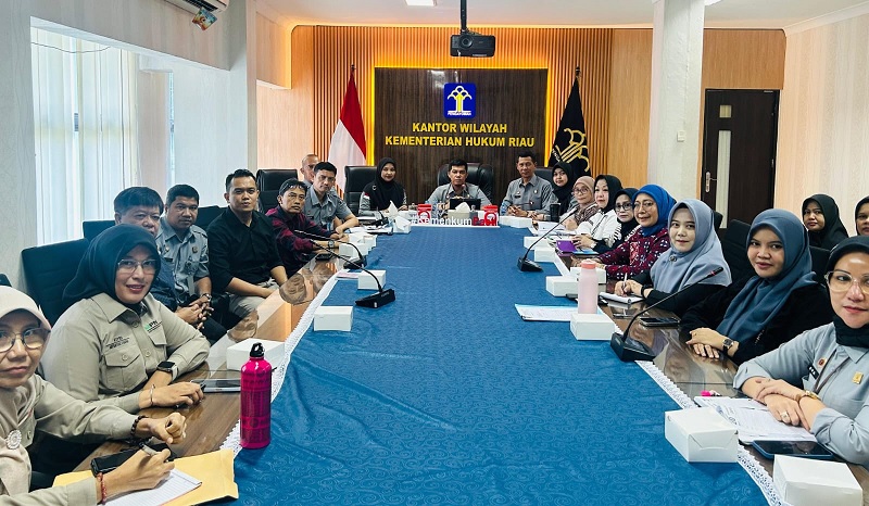 Jajaran pejabat Kanwil Kemenkum Riau menggelar rapat awal tahun bersama beberapa MPDN di Provinsi Riau pada Selasa (13/1/2026).