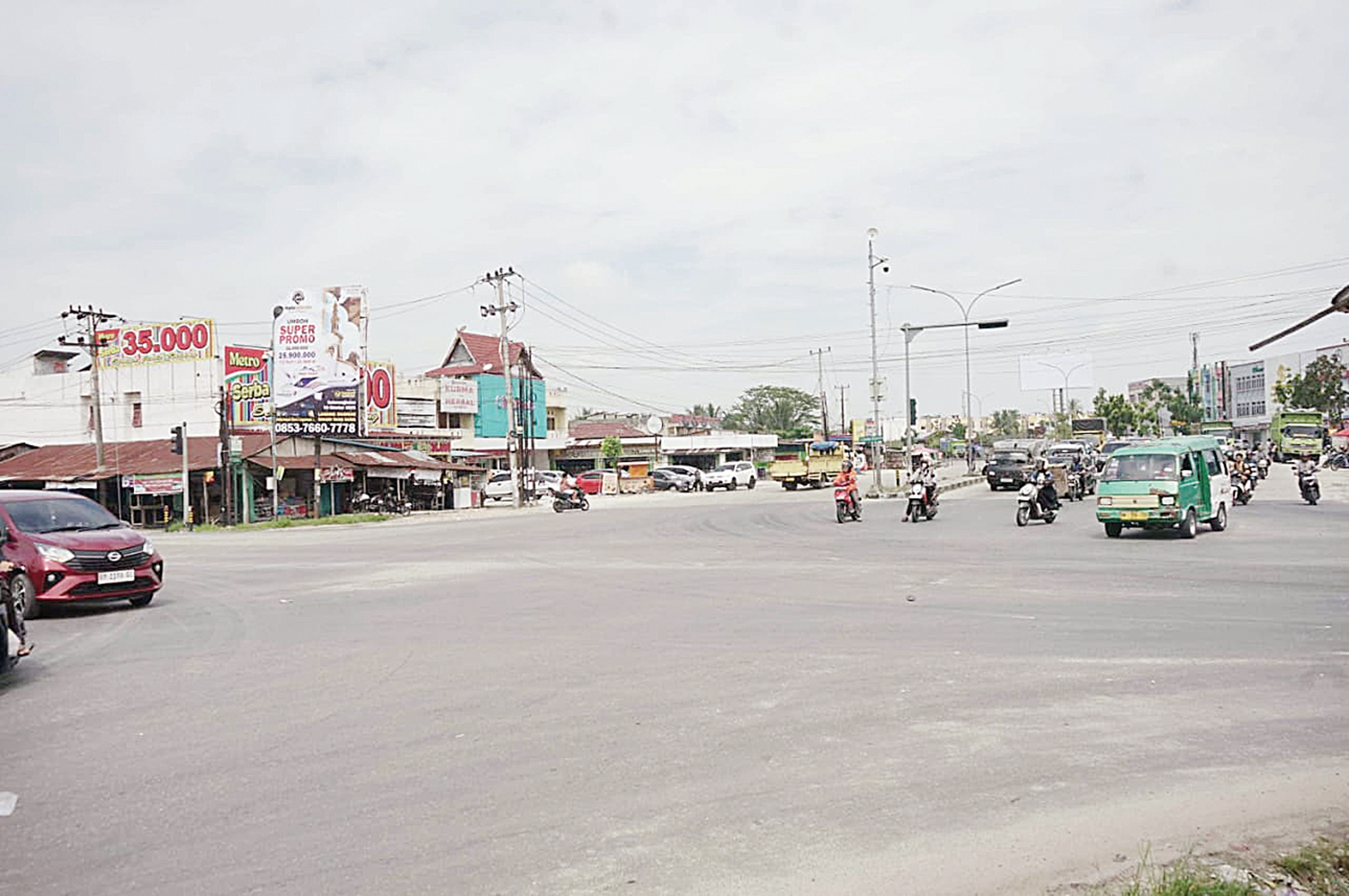 Arus lalu lintas di Simpang Garuda Sakti Pekanbaru-Kubang Raya lancar, Selasa (13/1/2026) sore. Pada saat jam sibuk, persimpangan ini sering mengalami kemacetan.