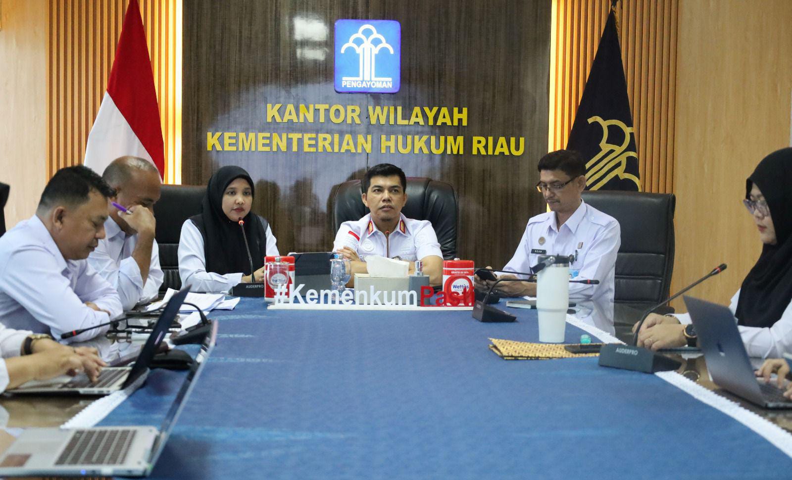 Kepala Kanwil Kemenkum Eiau Rudy Hendra Pakpahan memimpin langsung rapat Inovasi Pembinaan Hukum pada Rabu (14/1/2026).
