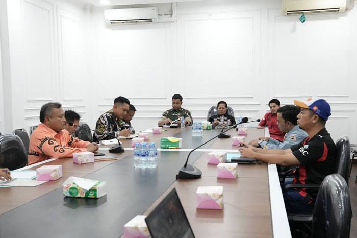 Dandim 0302/Inhu, Letkol Arh Bangun Bara Kurniawan Prabowo SE MIP saat rakor TMMD ke 127 bersama Wabup Kuansing H Muklisin dan OPD, Kamis (15/1/2026).