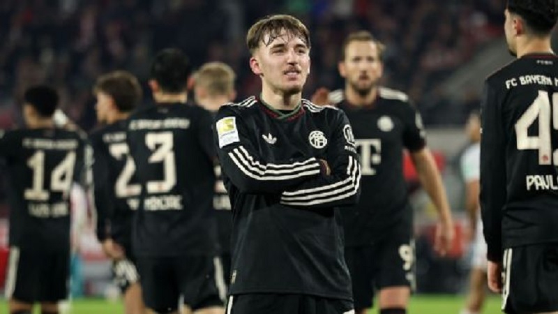 Lennart Karl mencetak gol ketiga Bayern Munchen dalam kemenangan mereka atas FC Cologne dalam lanjutan Bundesliga Jerman  di  Stadion Rhein Energie, Kamis (15/1/2026) dini hari WIB.