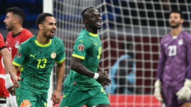 Penyerang Senegal Sadio Mane merayakan gol kemenangan melawan Mesir di semifinal AFCON. Di final Senegal akan menghadapi tuan rumah Maroko yang menang adu penalti atas Nigeria.