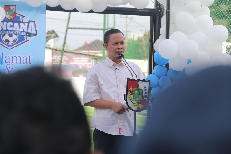 Wako Pekanbaru Agung Nugroho meresmikan Lapangan Kencana Mini Soccer milik Pemko Pekanbaru, di Jalan Dahlia yang dapat digunakan gratis untuk masyarakat.