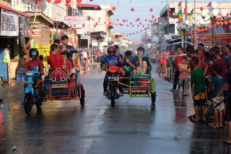 Festival Perang Air yang belangsung tahun lalu.