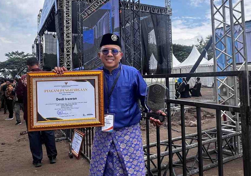 Prestasi membanggakan kembali ditorehkan pemuda Kabupaten Kampar. Dedi Irwan sukses meraih Penghargaan Pemuda Pelopor Desa Tingkat Nasional dalam ajang di Kabupaten Boyolali, Jawa Tengah.