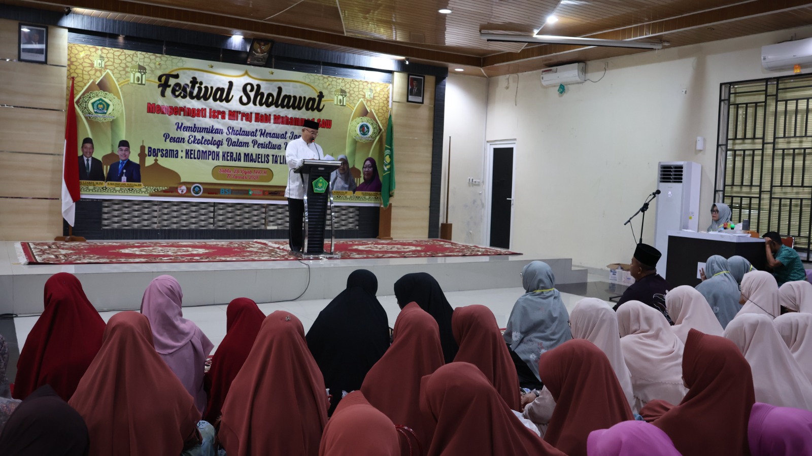 Festival Shalawat KKMT Riau menggaungkan pesan ekoteologi Isra Mikraj.