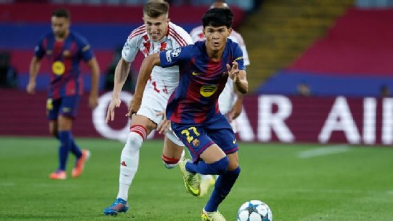 Dro Fernandez memulai debutnya di Liga Champions untuk Barcelona melawan Olympiacos.