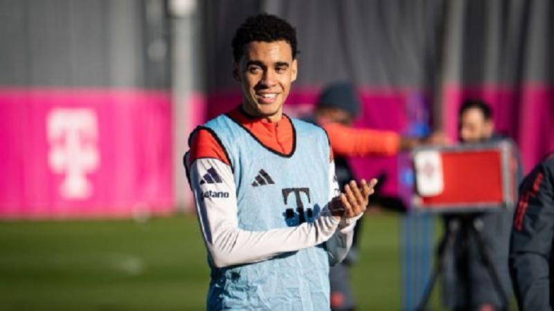 Jamal Musiala siap kembali beraksi untuk Bayern Munchen setelah absen selama enam bulan.