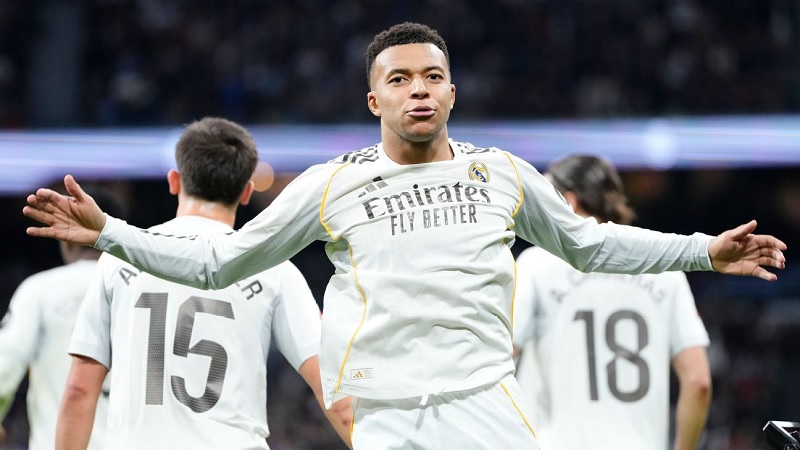 Kylian Mbappe mencetak gol pembuka Real Madrid melalui penalti saat mengalahkan Levante 2-0 dalam lanjutan LaLiga Sapnyol.