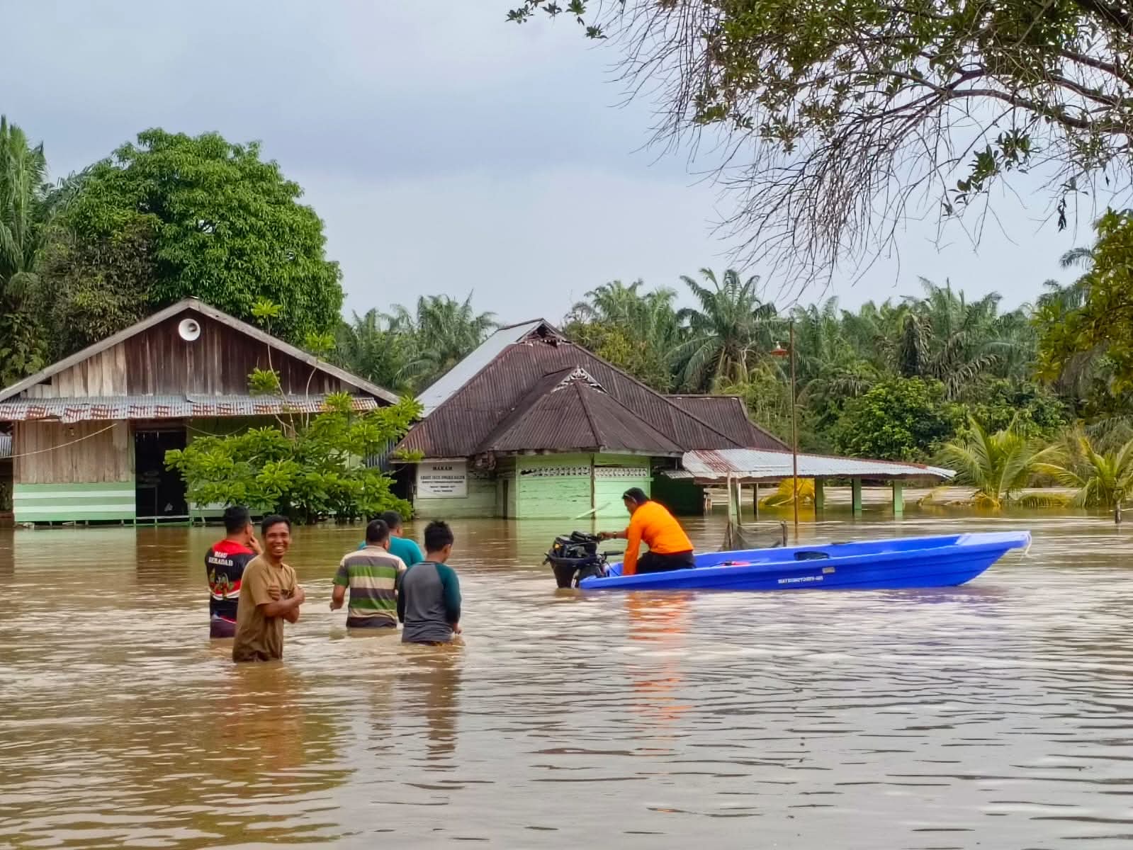 Tim TRC BPBD Rohul melakukan peninjauan banjir di Desa Tandun, Kecamatan Tandun diawal Januari 2026 lalu.