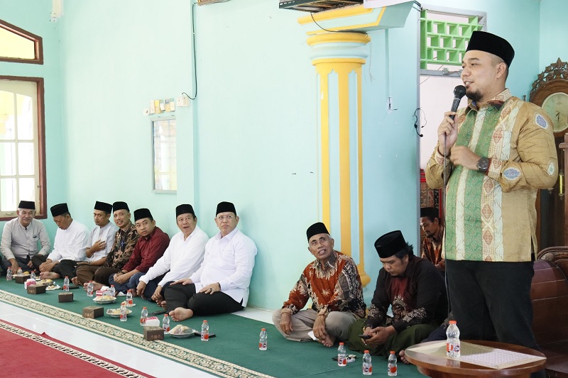 Bupati Inhu, Ade Agus Hartanto menyampaikan sambutannya pada peringatan Isra Mi
