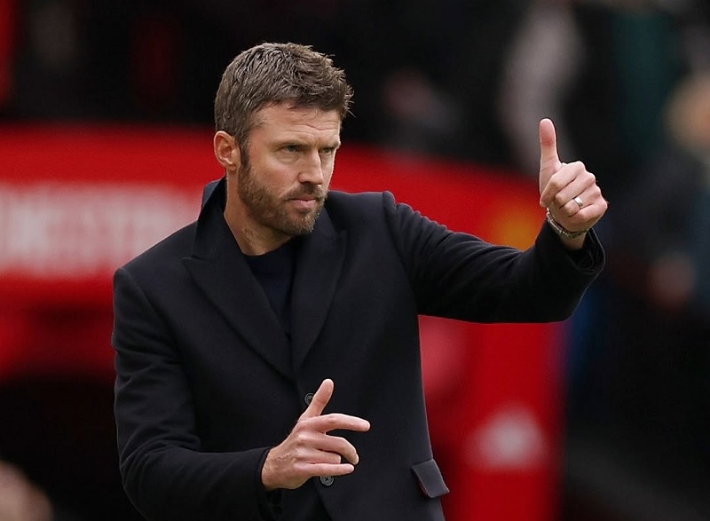Michael Carrick sangat senang dengan performa timnya setelah kemenangan 2-0 atas Manchester City dalam Derbi Manchester di Old Trafford.