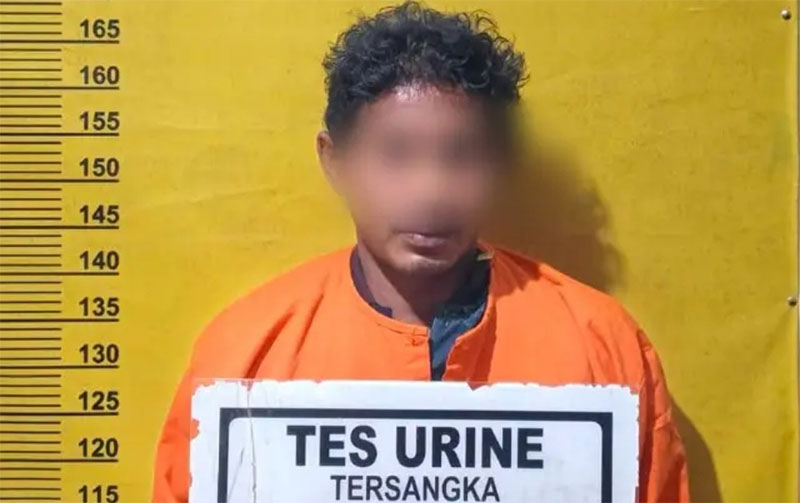 Tersangka AF saat berada di Polsek Sukajadi
