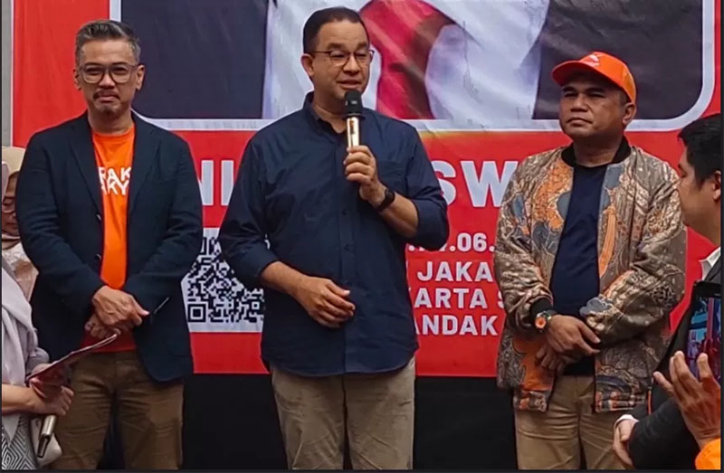 Anies Baswedan didapuk sebagai anggota pertama sekaligus Anggota Kehormatan ormas Gerakan Rakyat, Rabu (17/12).