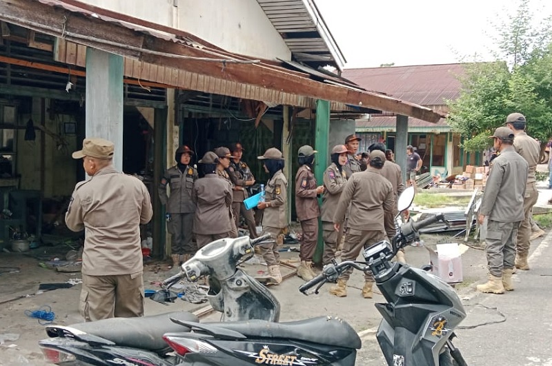 Pembongkaran dan pengosongan kios Pasar Bawah Telukkuantan sudah dimulai, Selasa (20/1/2026).