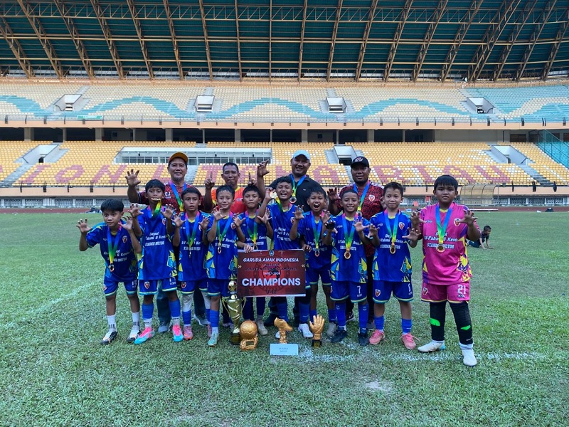 SSB Garuda Junior Pekanbaru, Tim Kelompok Usia (KU) 12 sukses meraih gelar juara Turnamen Garuda Anak Indonesia Zona Riau, baru-baru ini.
