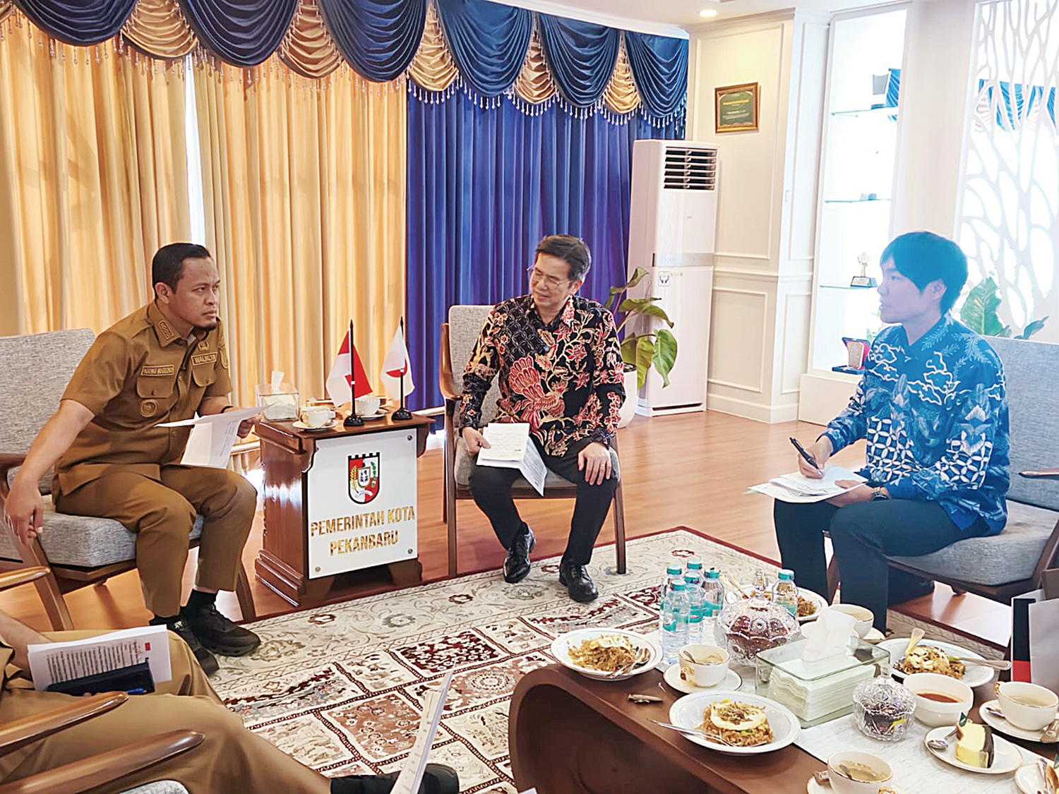 Wali Kota Pekanbaru Agung Nugroho melakukan pertemuan dengan  Konjen Jepang Furugori Toru di Kantor Wali Kota Pekanbaru, di Kompleks Perkantoran Tenayan Raya, Selasa (20/1/2026).