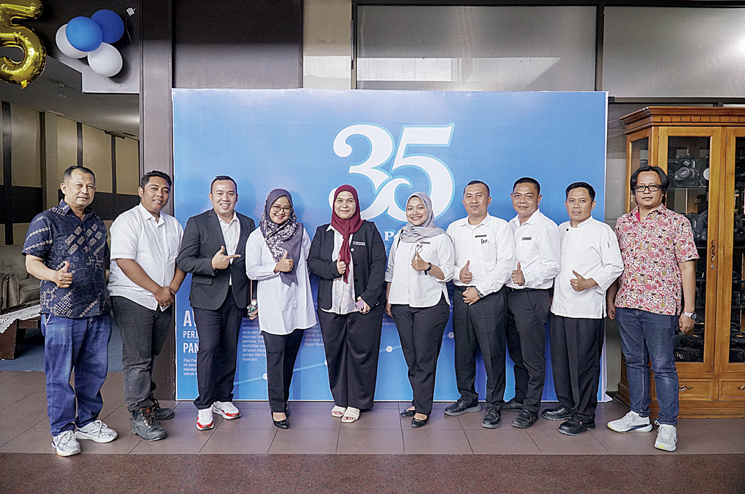 Manajemen dari Grand Suka Hotel Pekanbaru saat berkunjung ke Riau Pos, sempena Hut 35 tahun Riau Pos, Pekanbaru, Senin (19/1/2026)