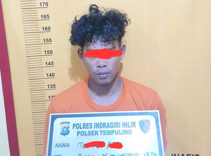 TN pelaku pencurian saat diamankan di Mapolsek Tempuling untuk pemeriksaan lebih lanjut, Kamis (22/1/2026).