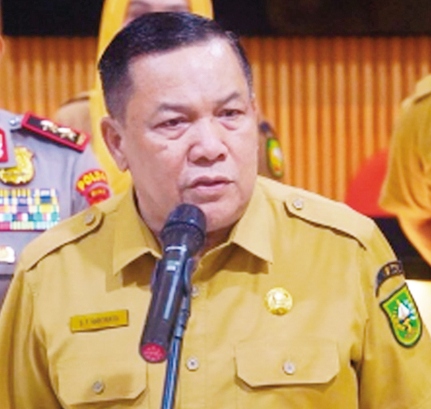 Yang di TNTN kami beri waktu tiga bulan untuk menumbangkan dengan pola mengasi racun. Kami sudah beri teguran kepada 15 orang itu untuk segera memusnahkan.