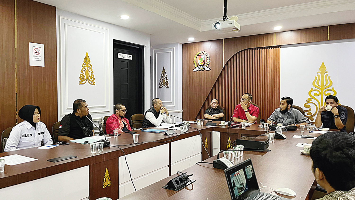 Suasana rapat dengar pendapat Komisi I DPRD Pekanbaru dengan Satpol PP Pekanbaru membahas berbagai persoalan kota, Kamis (22/1/2026).