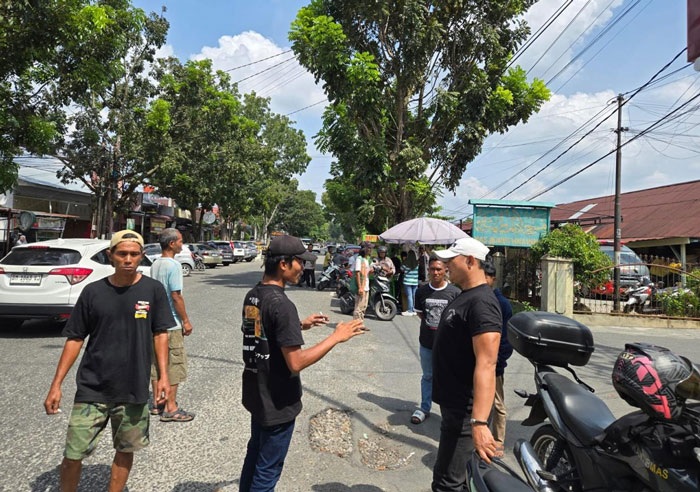 Petugas saat mendatangi lokasi kejadian di Jalan Kartini, pada Kamis (22/1/2026).