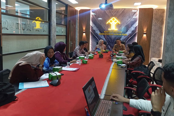 Divisi P3H menggelar rapat fasilitasi Ranperda Penanggulangan Bencana Kuansing di Ruang Pokja II Kanwil Kemenkum Riau pada Kamis (22/1/2026).