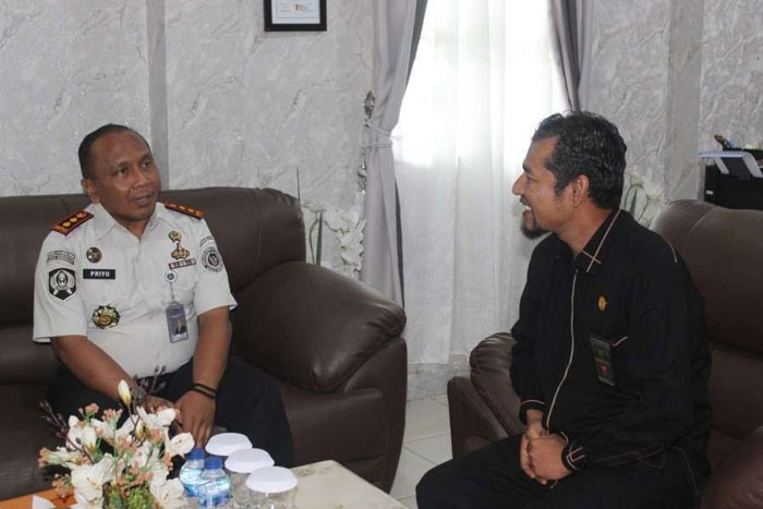 Kalapas Bengkalis Priyo Tri Laksono melakukan koordinasi bersama Ketua PA Bengkalis Rahmatullah Ramadan terkait rencana PKS penanganan perceraian WBP di Ruang Kerja Kepala PA Bengkalis, Jumat (23/1/20