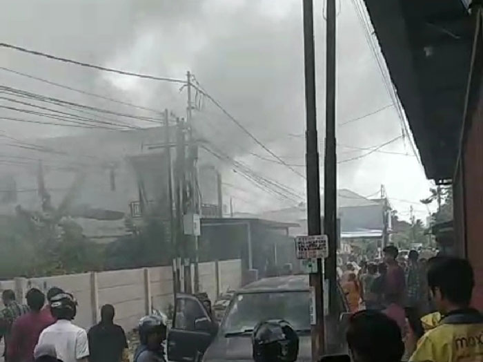 Kebakaran di Jalan Cendrawasih, Kecamatan Sukajadi, Pekanbaru, pada Jumat (23/1/2026) pukul 11.03 WIB.