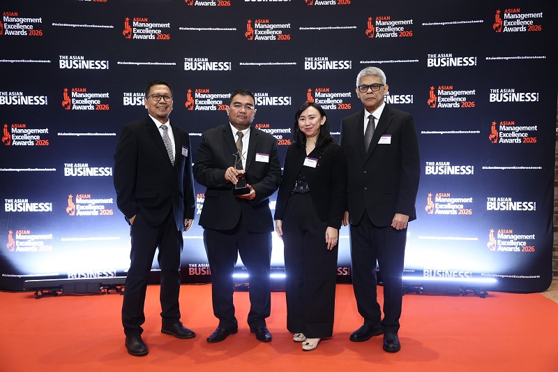 Senior Manager Business IT Solutions PHR Regional I Liston Sitanggang (dua-kiri) didampingi para Perwira PHR menerima penghargaan pada Ajang Asian Management Excellence Award 2026.