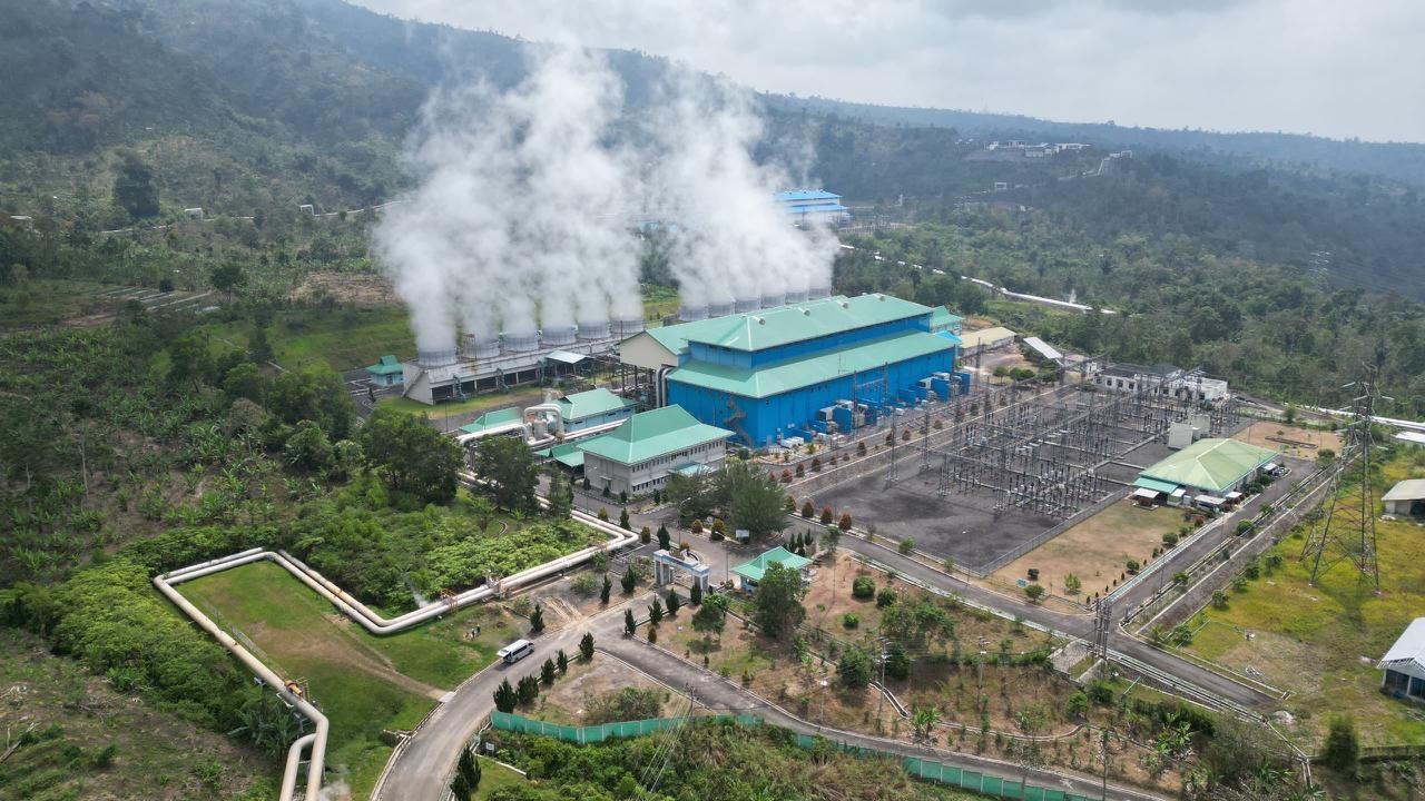 PLTP Lahendong merupakan pembangkit EBT yang menyumbang listrik bersih terbesar di sistem Sulawesi Utara dan Gorontalo serta berkontribusi terhadap layanan REC.