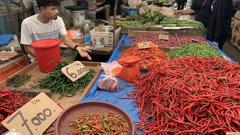 Pedagang pasar Selasa Panam saat menunggu pembeli, Sabtu (24/1/2026).