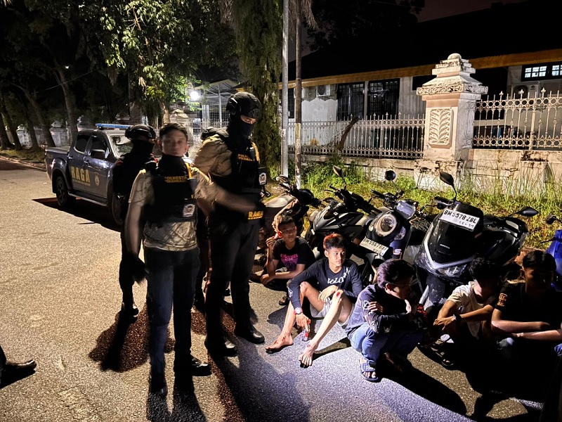 Tim Raga Polresta Pekanbaru saat mengamankan sejumlah pemuda dalam patroli skala besar, Ahad (25/1/2026) dini hari.