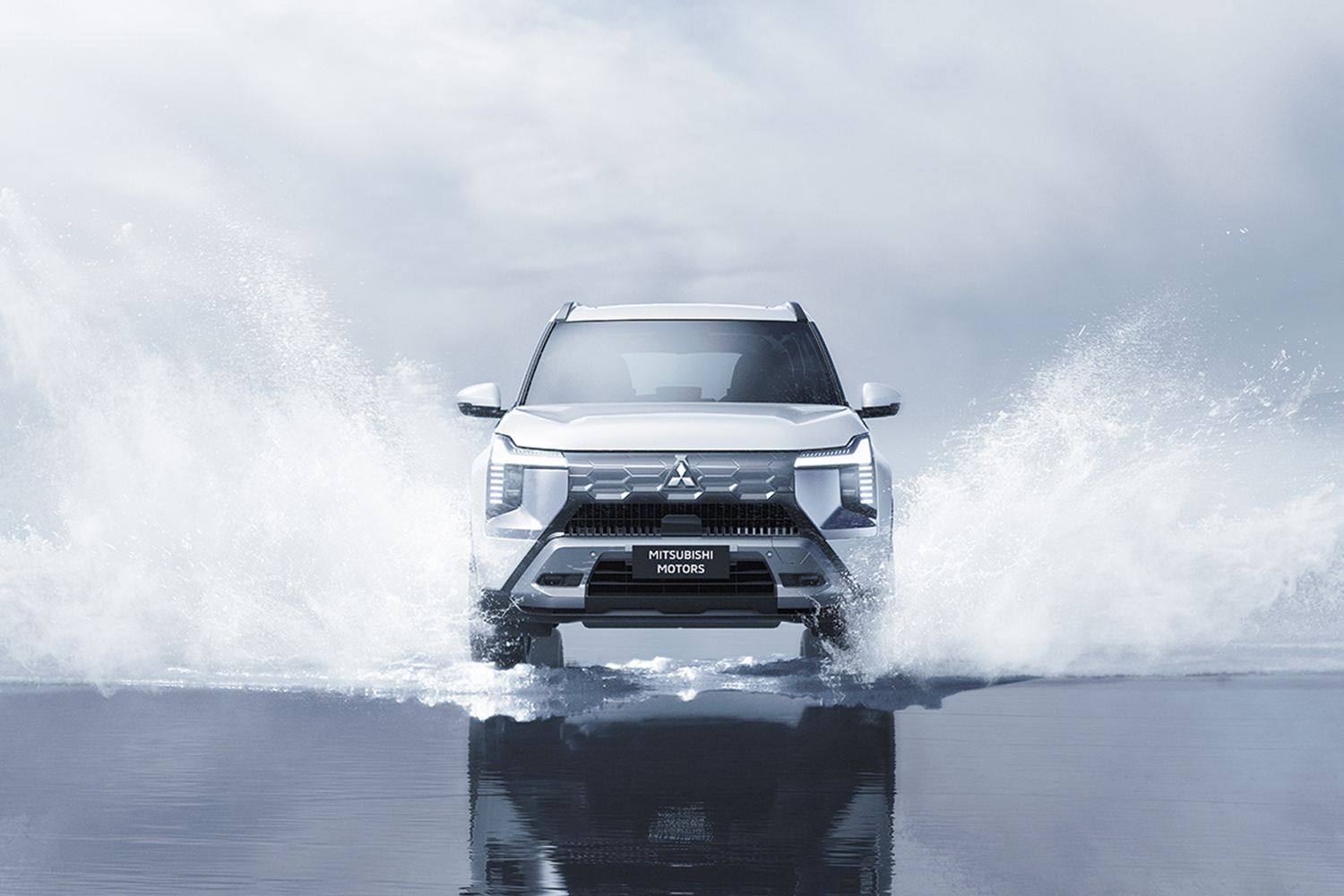 Mitsubishi New Pajero Sport mengusung sasis ladder frame dan mesin bertorsi besar, dirancang untuk penggunaan harian hingga petualangan lintas medan.